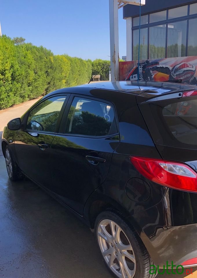 2010' Mazda 2 photo #3