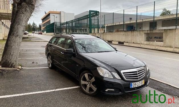 2009' Mercedes-Benz E-350 photo #2