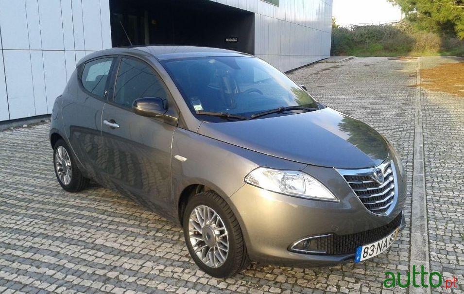 2012' Lancia Ypsilon 1.2 S&Amp photo #1