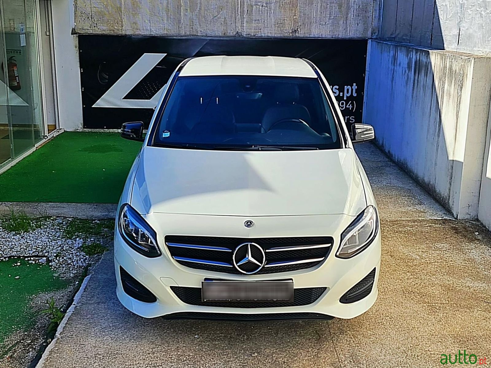 2015' Mercedes-Benz B-180 photo #1