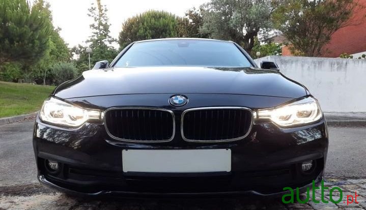 2017' BMW 320 photo #2