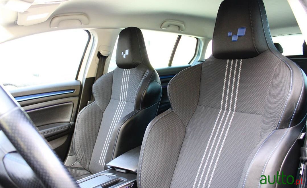 2017' Renault Megane Sport Tourer photo #5