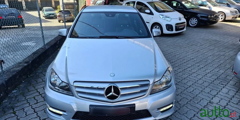 2011' Mercedes-Benz Classe C photo #4