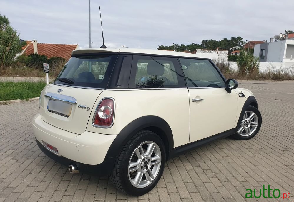 2013' MINI Cooper D photo #3