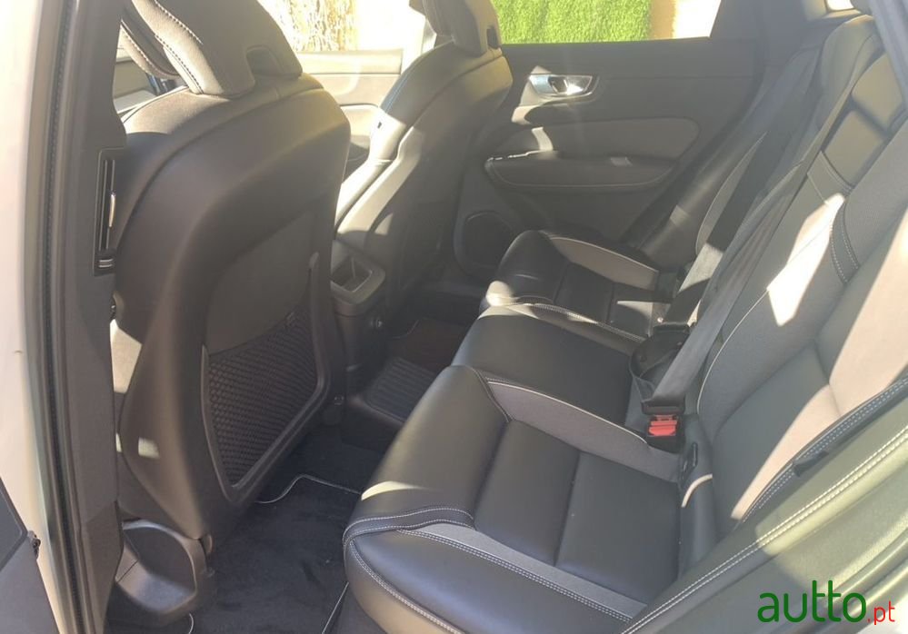 2020' Volvo Xc 60 photo #4