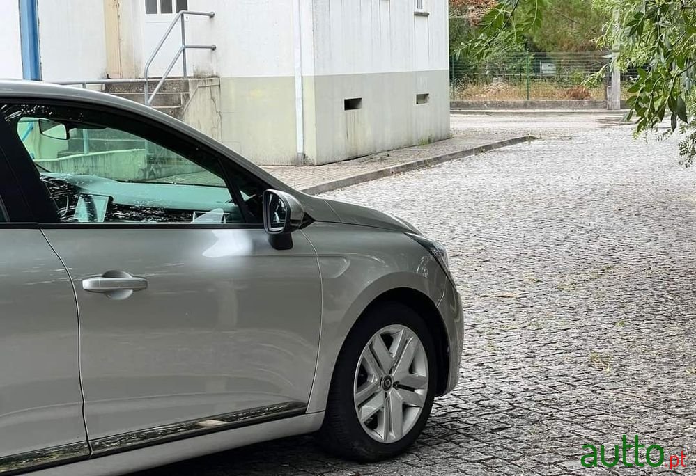 2019' Renault Clio photo #5