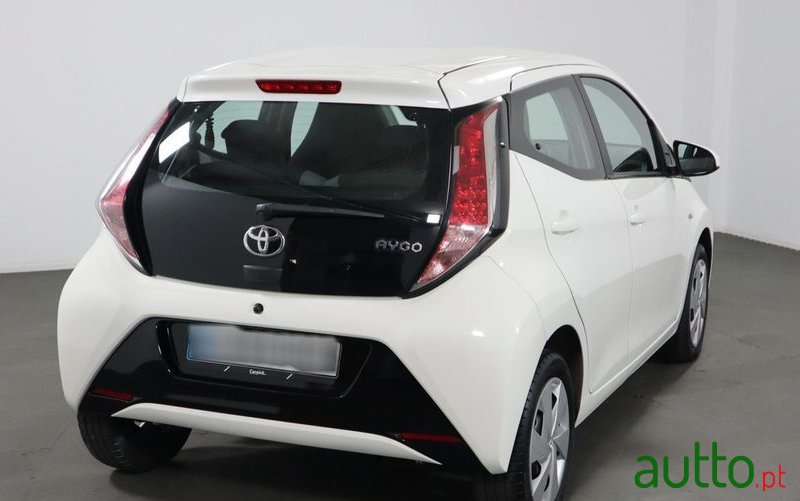 2015' Toyota Aygo 1.0 Plus photo #3