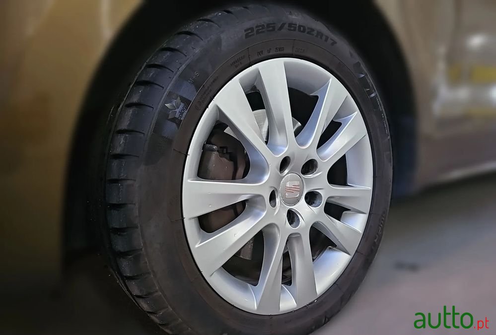 2011' SEAT Alhambra photo #6