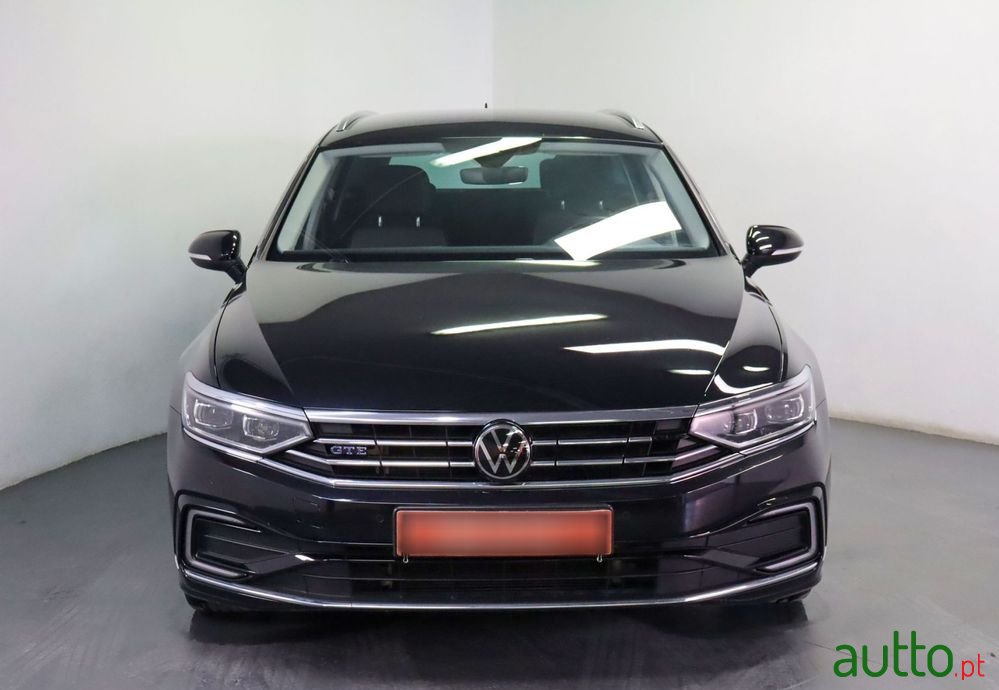 2023' Volkswagen Passat photo #2