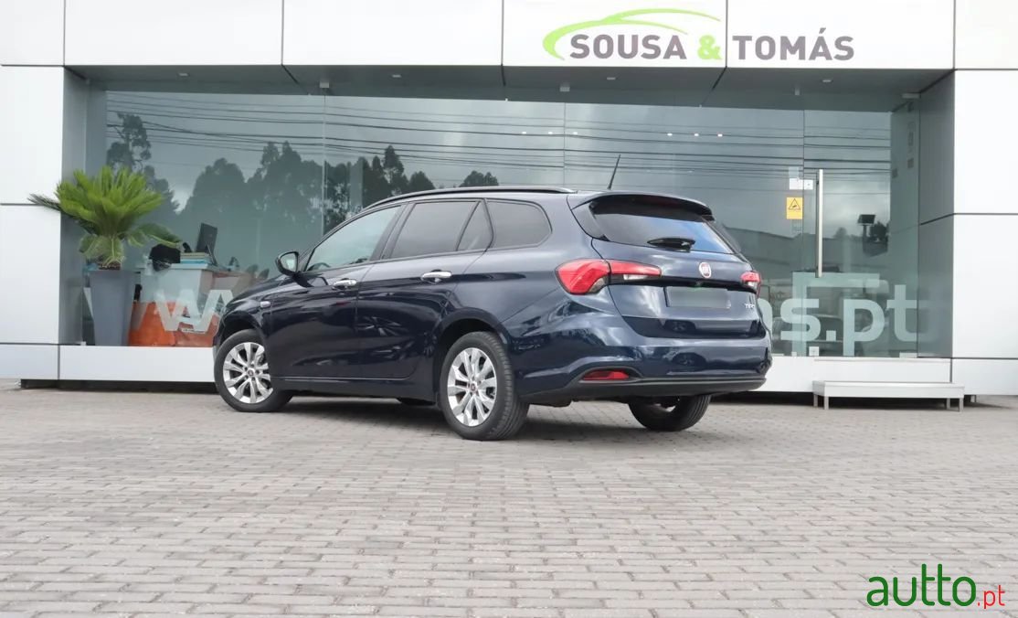 2017' Fiat Tipo Station Wagon photo #3