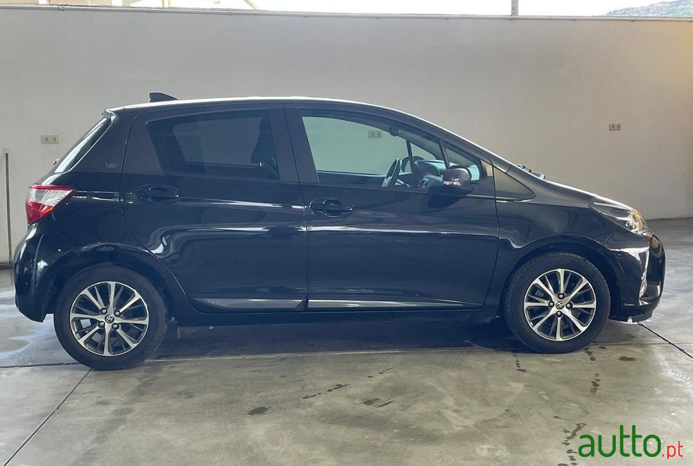 2019' Toyota Yaris 1.5 Vvt-I 20 Anos photo #6
