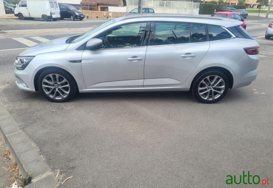 2018' Renault Megane Sport Tourer photo #3