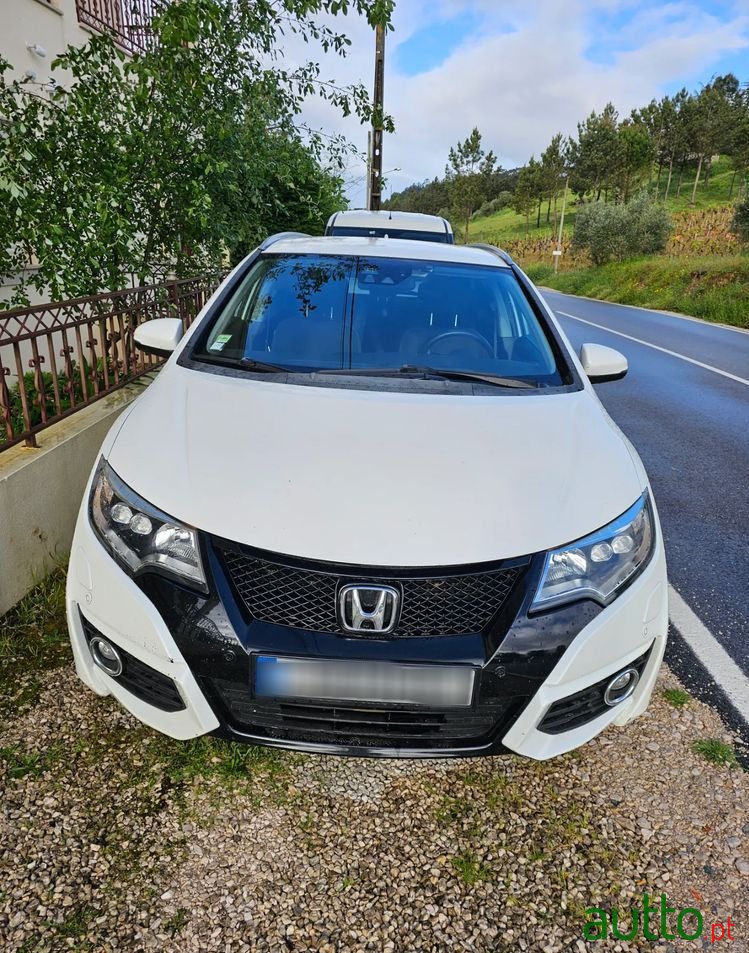 2015' Honda Civic Tourer photo #1