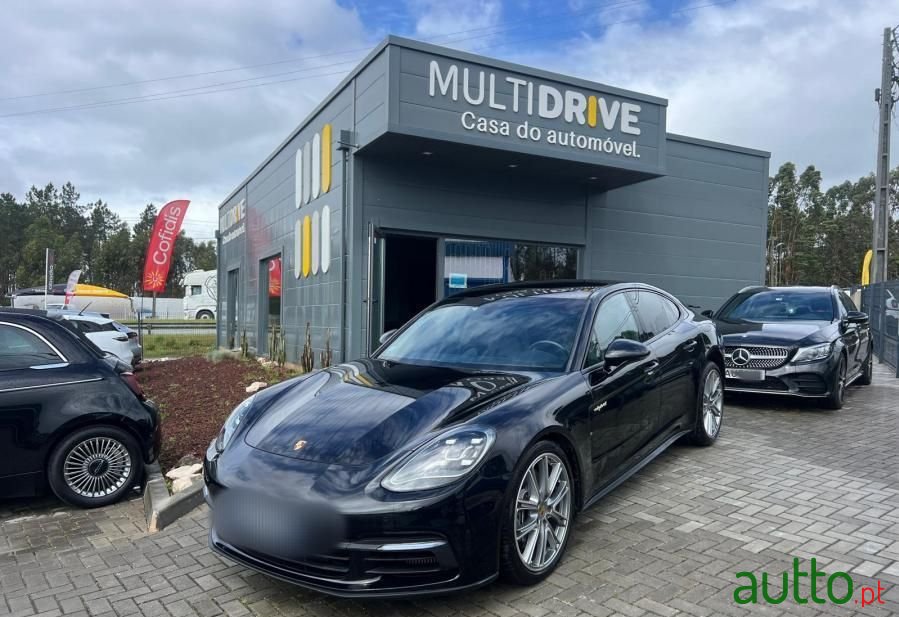 2019' Porsche Panamera 4 E-Hybrid photo #1