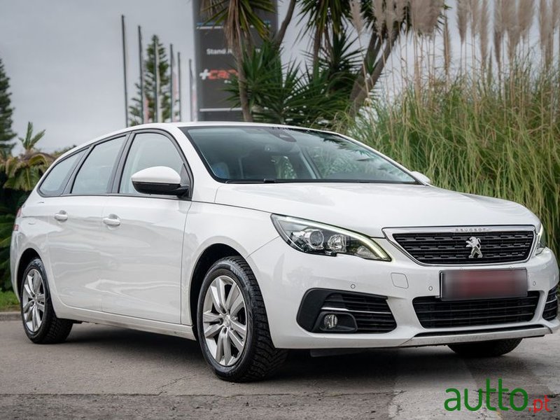 2020' Peugeot 308 Sw photo #1