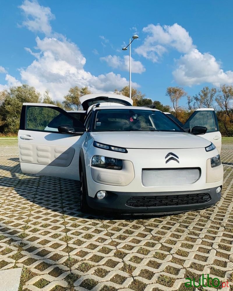 2016' Citroen C4 Cactus photo #2