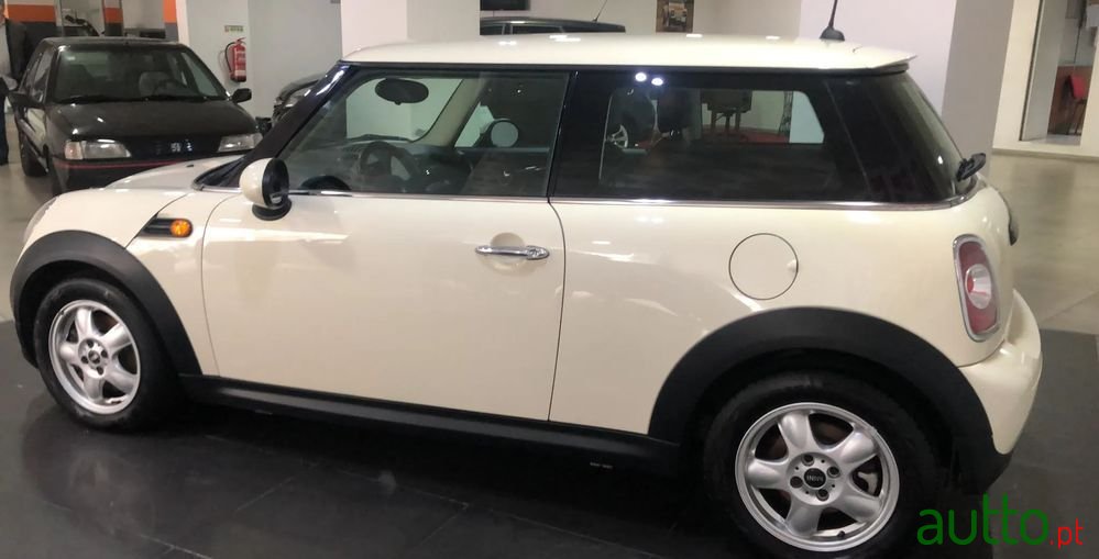 2011' MINI One D photo #5