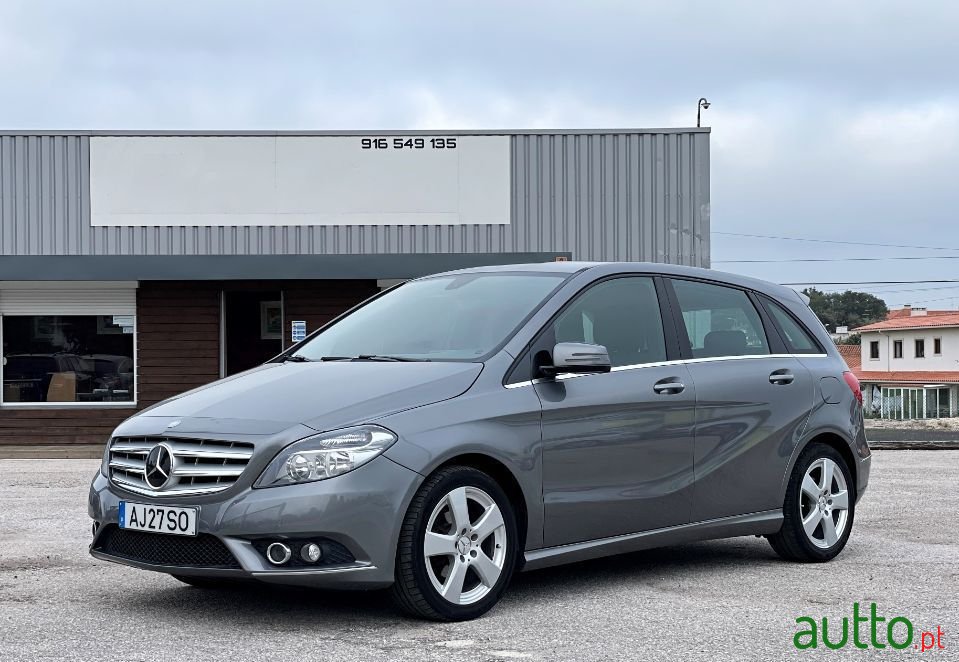 2012' Mercedes-Benz B-180 photo #1