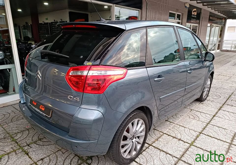 2008' Citroen C4 Picasso photo #4
