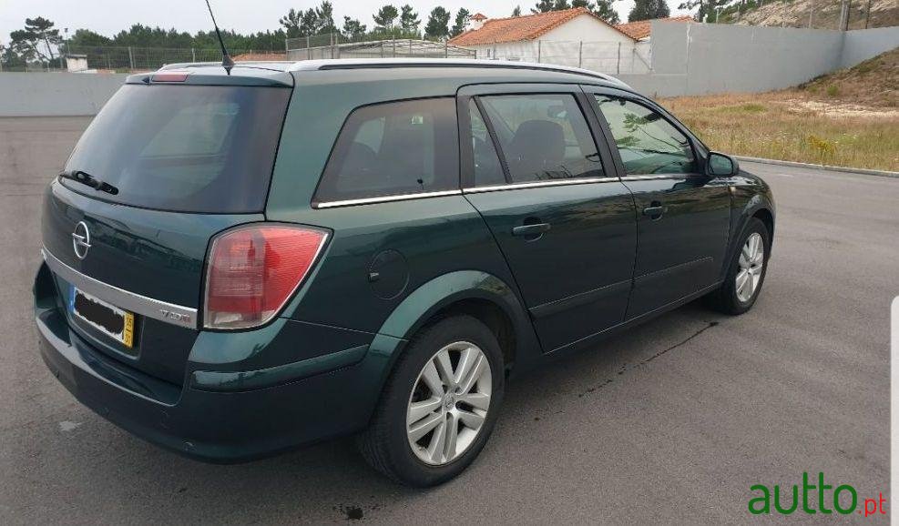 2005' Opel Astra Caravan photo #2