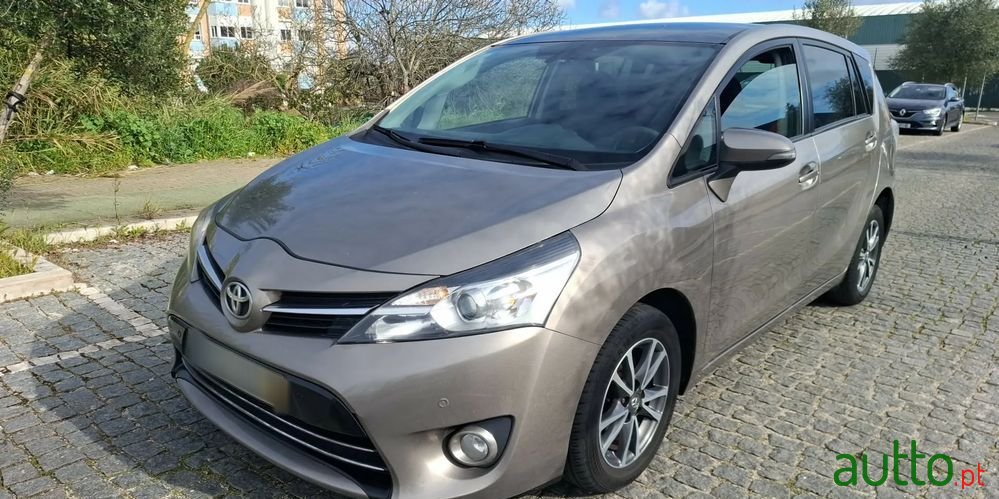 2015' Toyota Verso 1.6 D-4D Active photo #1