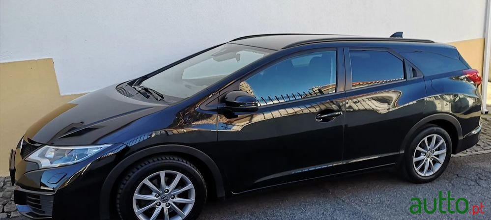 2016' Honda Civic Tourer photo #1
