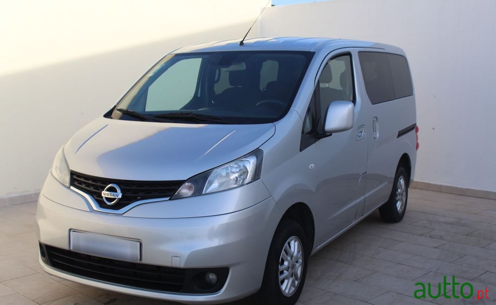 2014' Nissan NV200 Combi photo #3