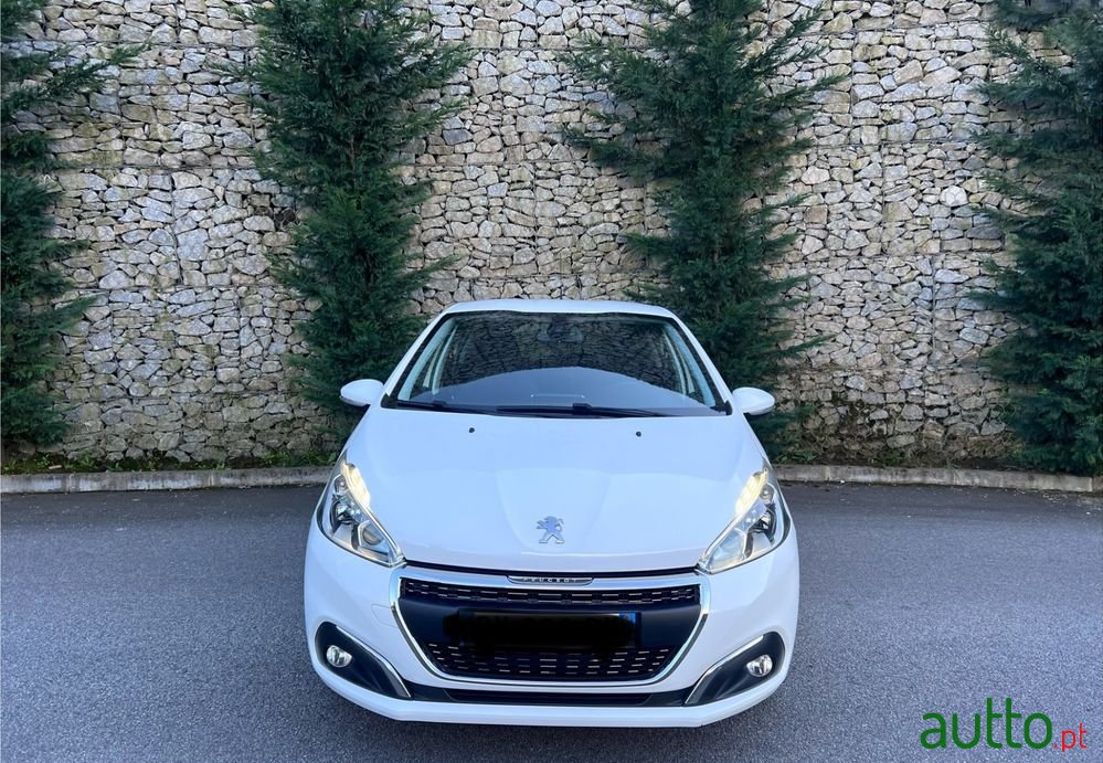 2015' Peugeot 208 photo #2