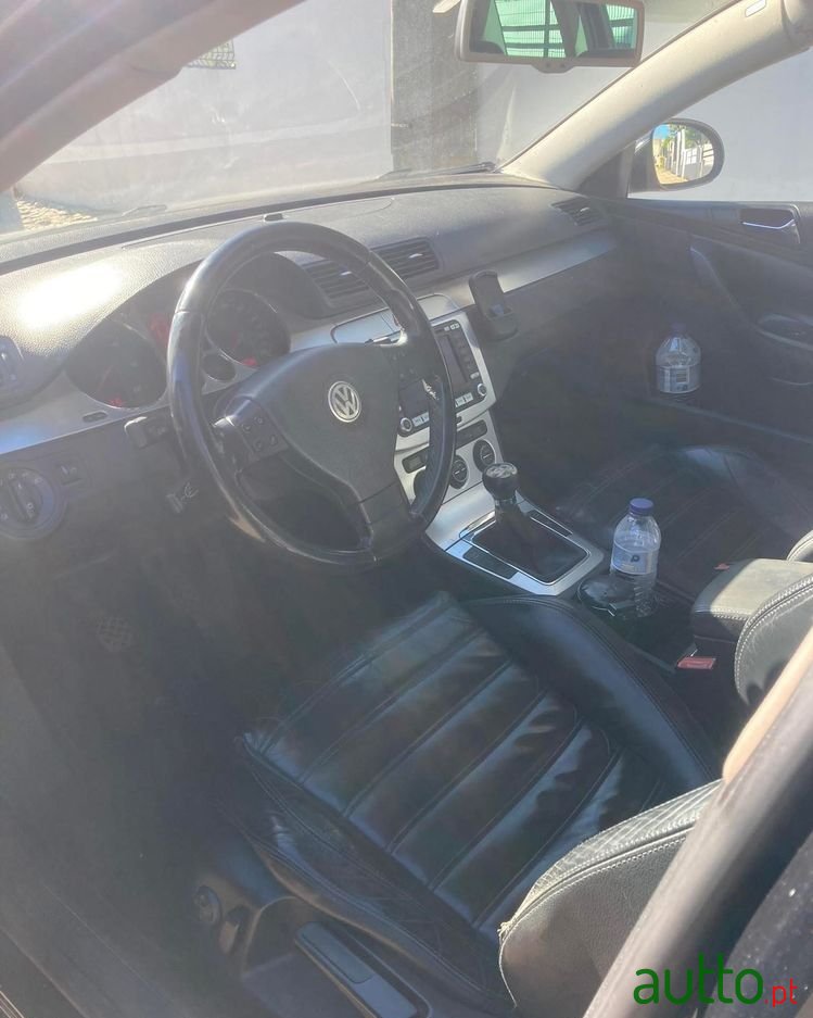 2007' Volkswagen Passat Variant photo #3