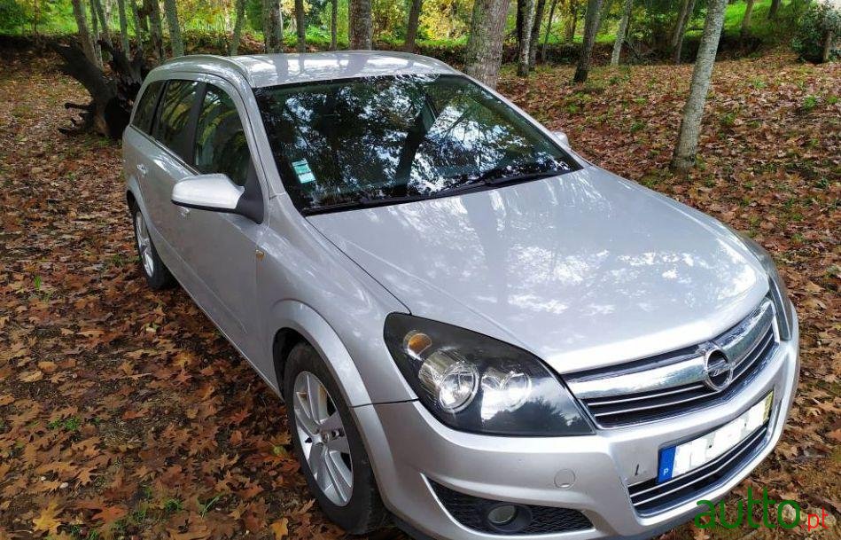 2007' Opel Astra Caravan photo #3