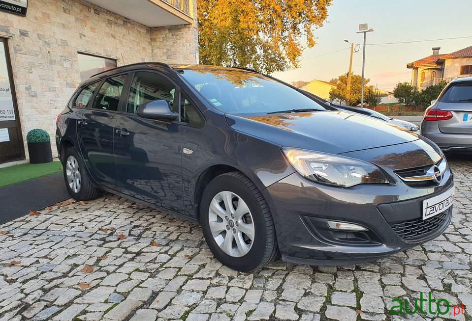 2014' Opel Astra Sports Tourer photo #2