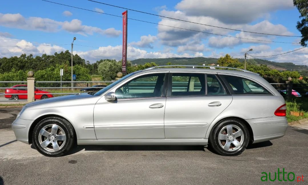 2004' Mercedes-Benz E-220 photo #6