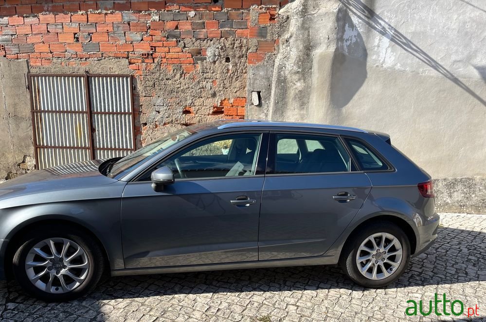 2013' Audi A3 Sportback photo #4