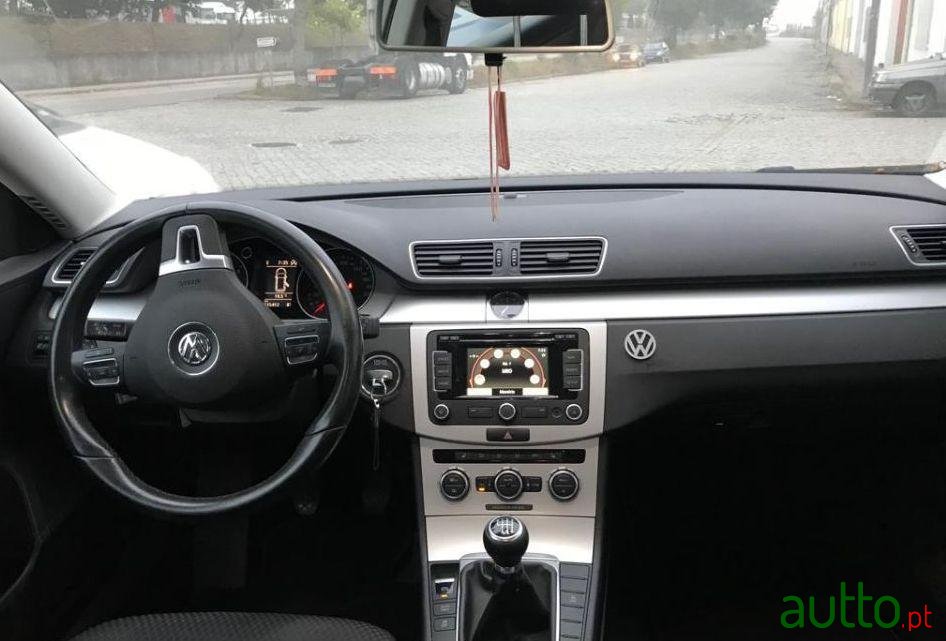 2012' Volkswagen Passat Variant photo #1