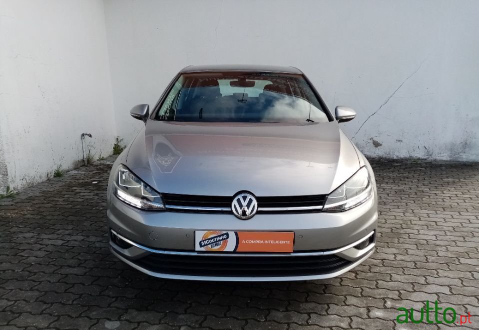 2020' Volkswagen Golf photo #2
