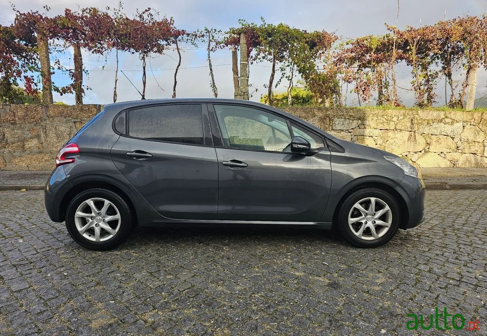 2013' Peugeot 208 1.2 Vti Active photo #5