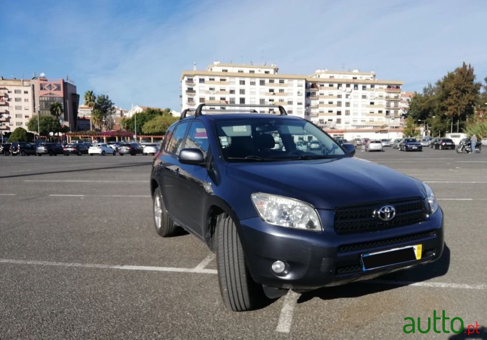 2006' Toyota RAV4 photo #1