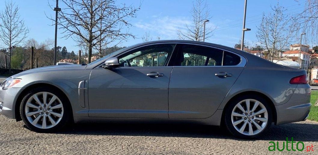 2010' Jaguar XF Premium Luxury 3.0 D photo #4