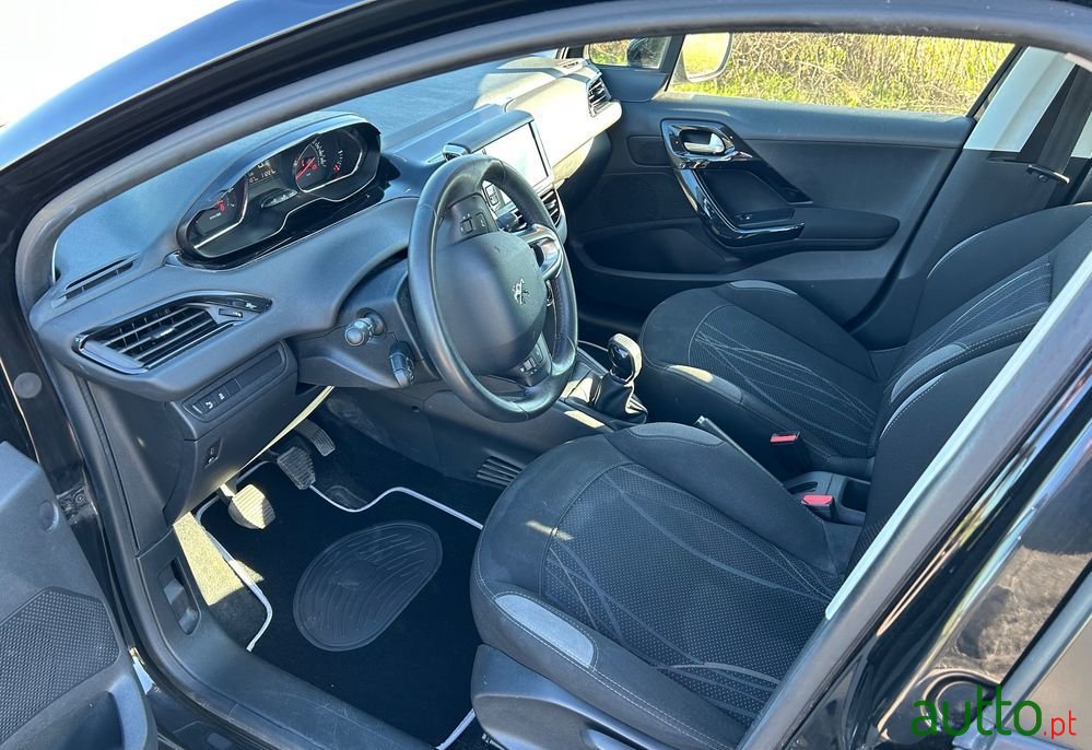 2014' Peugeot 208 1.2 Puretech Active photo #4