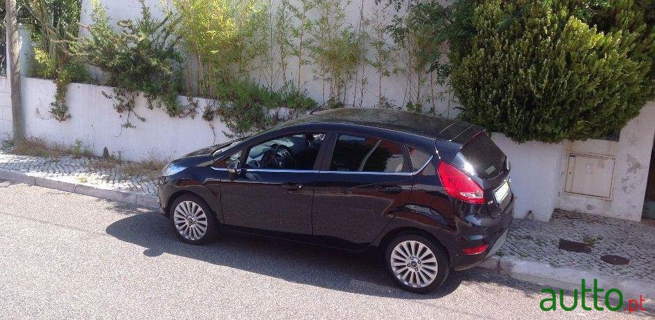 2010' Ford Fiesta Titanium Tdci photo #5