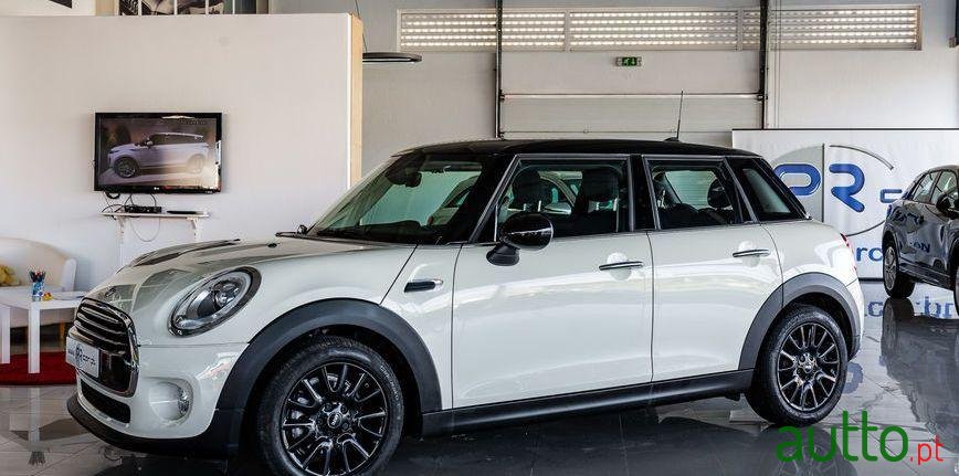 2018' MINI Cooper D 116Cv photo #1