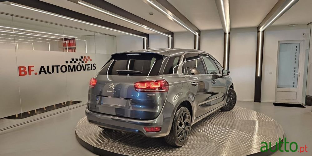 2014' Citroen C4 Picasso photo #2