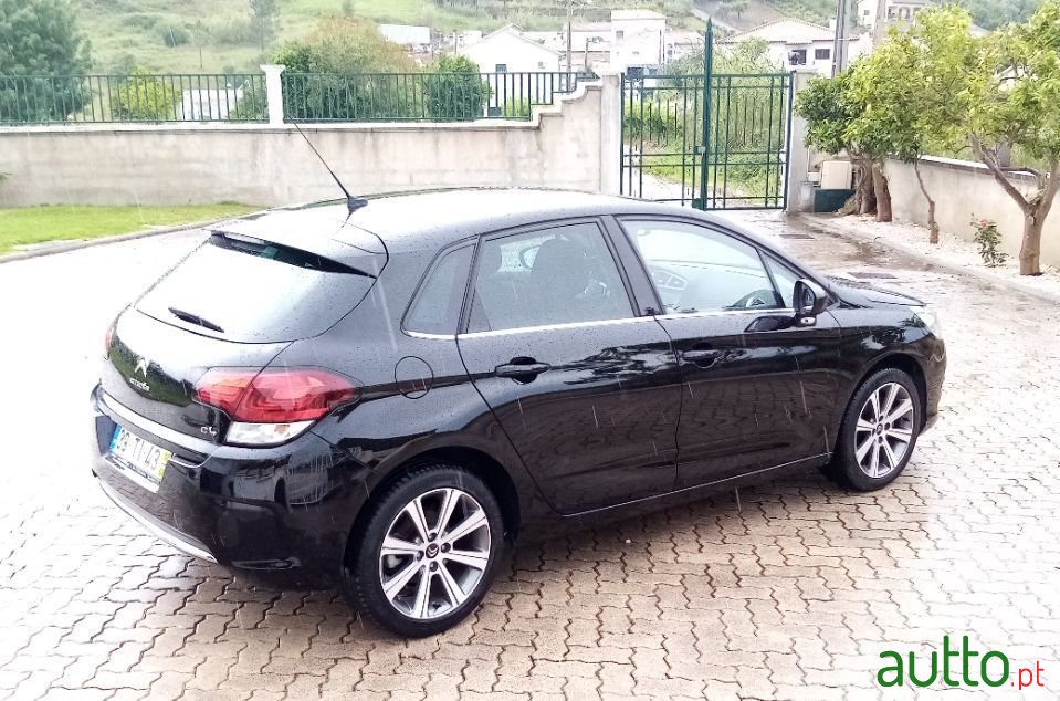 2017' Citroen C4 photo #3