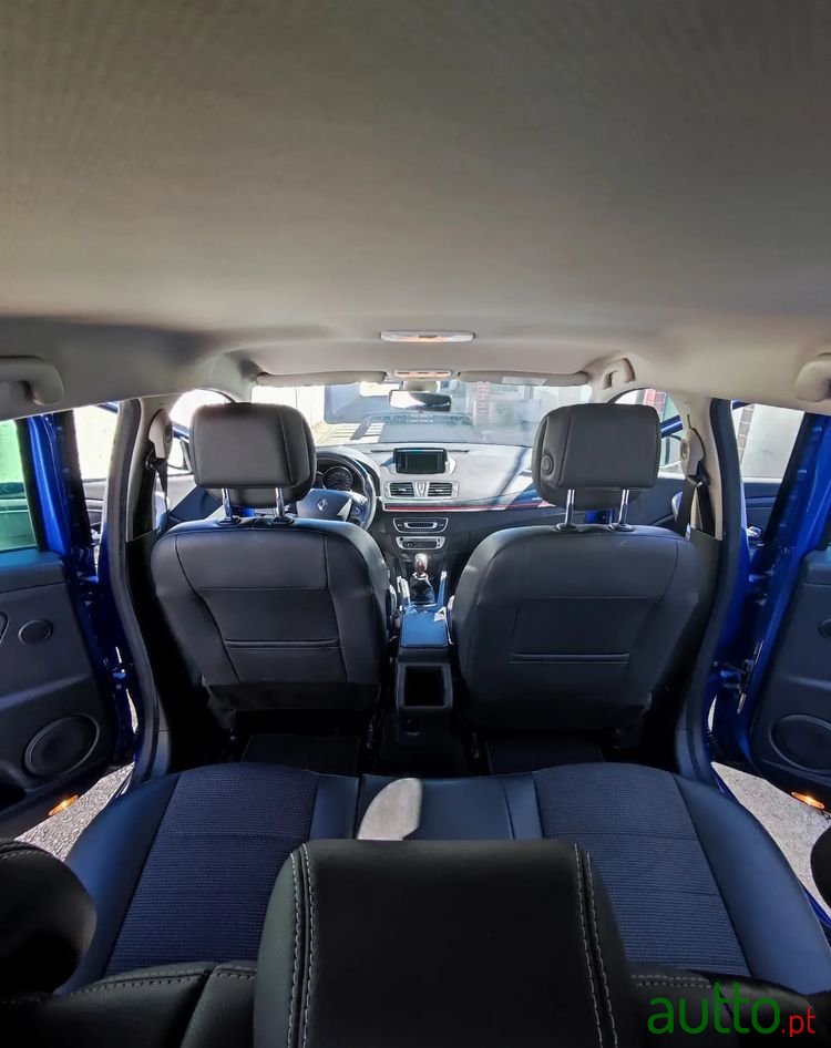 2012' Renault Megane Sport Tourer photo #4