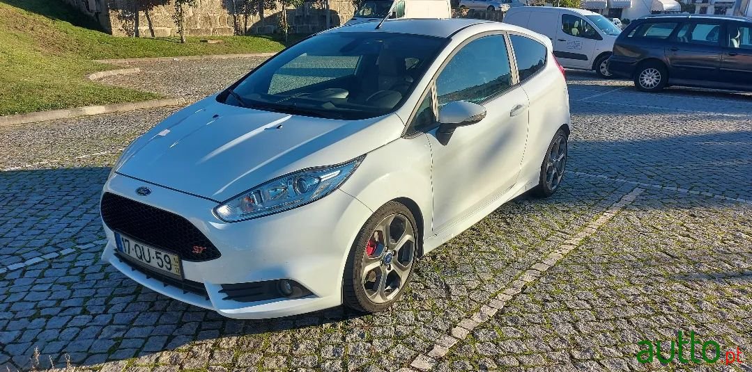 2014' Ford Fiesta photo #1