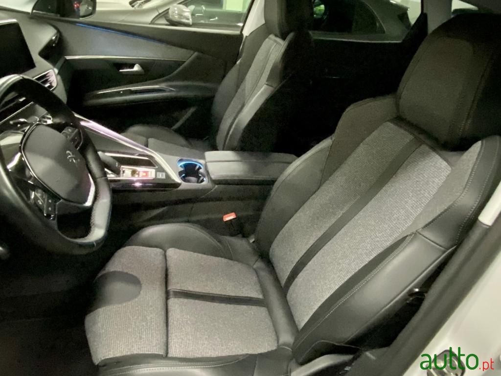 2020' Peugeot 3008 photo #4
