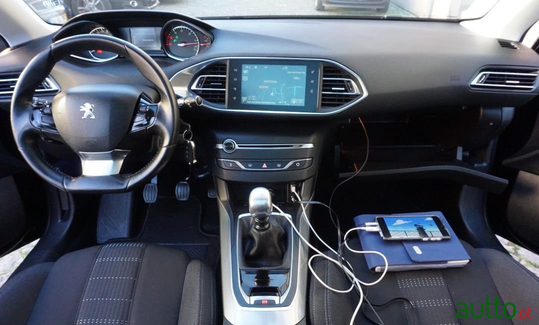 2015' Peugeot 308 Sw photo #5