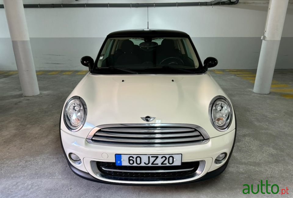 2010' MINI Cooper photo #2