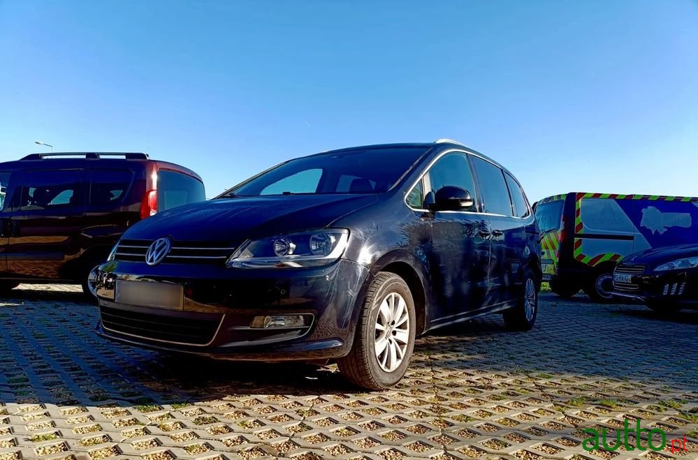 2010' Volkswagen Sharan photo #3