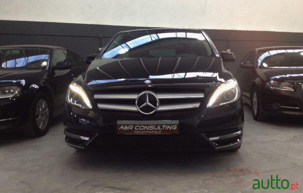2013' Mercedes-Benz B 200 CDI Avantgarde photo #2